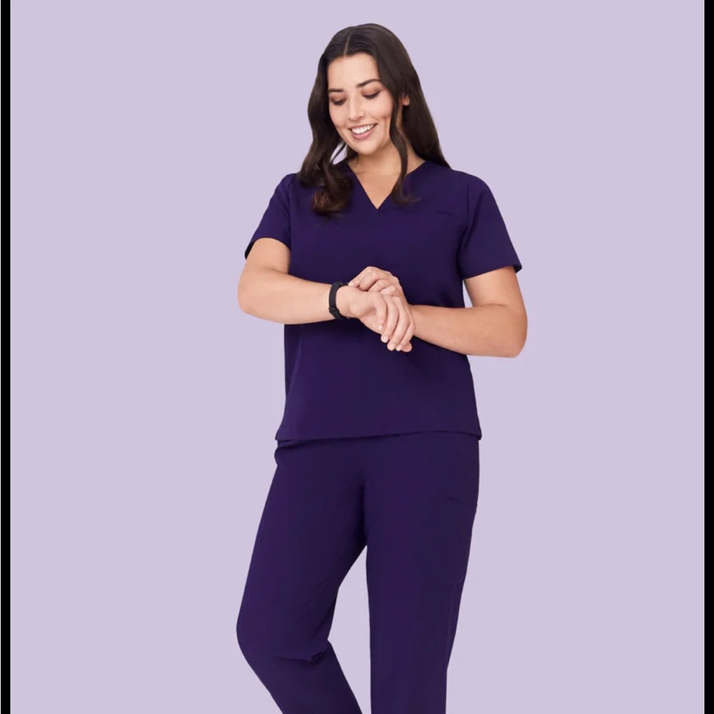 Scrub top